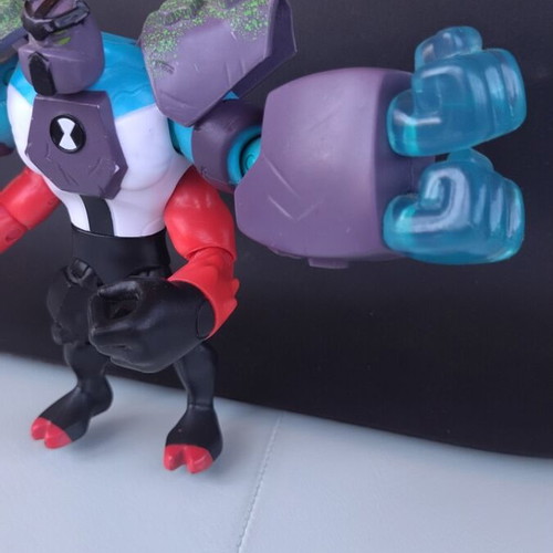 Omni-Enhanced Four Arms Ben Ten figure like new