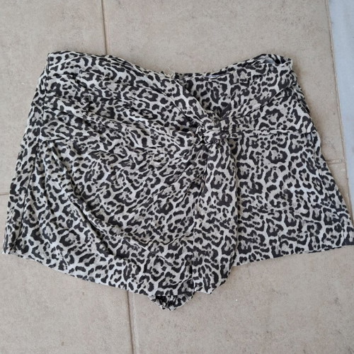Stradivarius leopard shorts skirt size 40 like new
