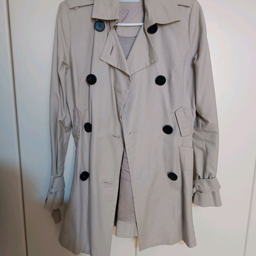 Zara beige trench coat like new, spring with double-breasted closure