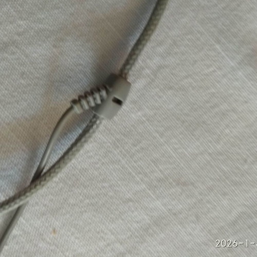 Necklace-style wired headphones like new, ideal for mp3 player