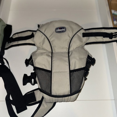 Chicco baby carrier used, missing sunshade