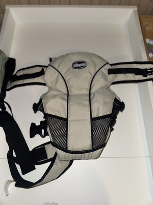 Chicco baby carrier used, missing sunshade