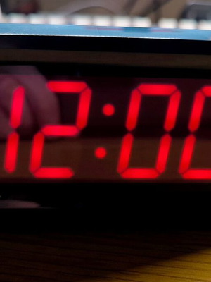 Ψηφιακό ξυπνητήρι με οθόνη LED 1,2 ιντσών, λειτουργία με μπαταρίες