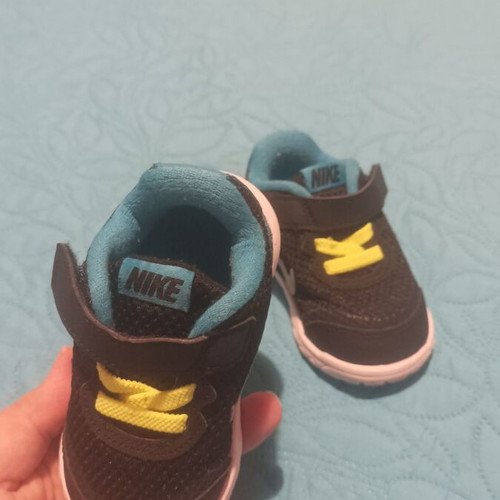 Baby sports shoes for boy size 19.5 like new