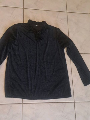 Velvet long-sleeve blouse black Fullah Sugah like new