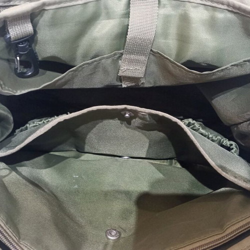 Laessig shoulder bag like new with multiple compartments