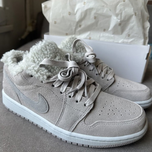Nike Air Jordan 1 Low SE College Grey Sherpa WMNS EU 40.5 brand new