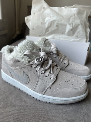 Nike Air Jordan 1 Low SE College Grey Sherpa WMNS EU 40.5 brand new