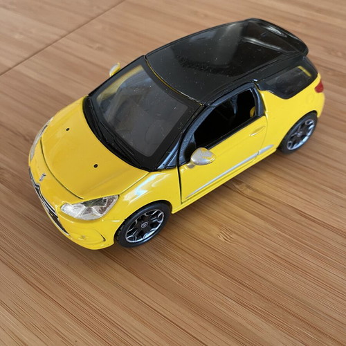 Bburago Citroën DS3 1:32 diecast model used, yellow with black roof