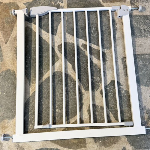 Security gate for babies like new