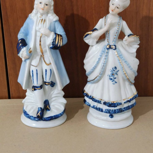 Porcelain figures couple of French aristocracy like new, height 21 cm