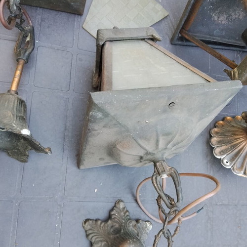Set of 3 vintage outdoor lanterns with antique design