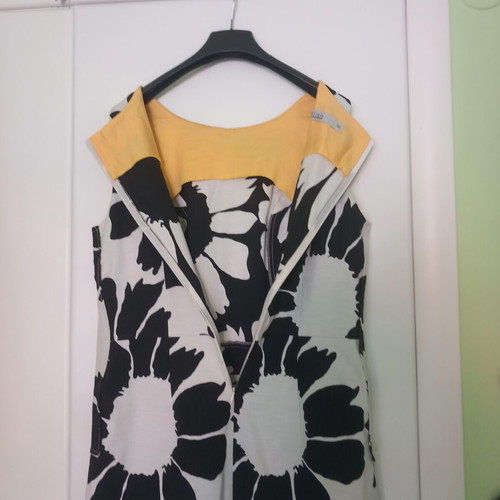 Sleeveless women's dress XL like new, black and white floral pattern