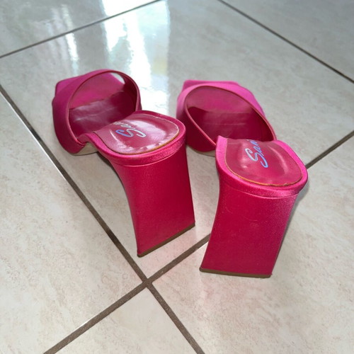 Sante satin fuchsia sandals like new, size 39