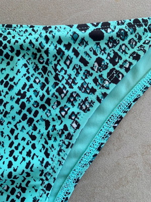 Pretty Me mint green leopard bikini bottom like new