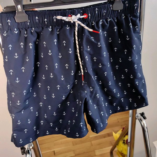 Men's swim shorts like new, elastic waist, pockets, sizes M and L
