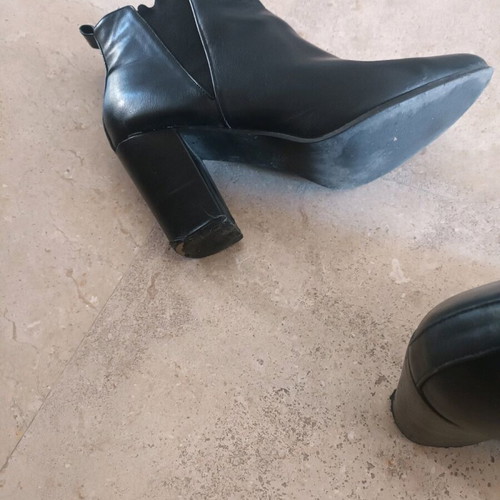Black leather boots used, very good condition, size 39