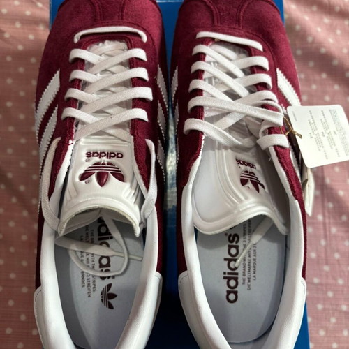 Adidas Gazelle burgundy sneakers, size 41 1/3 unisex
