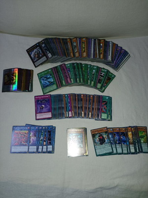 Yugioh! κάρτες μεταχειρισμένες, μικρή συλλογή 570 κομμάτια