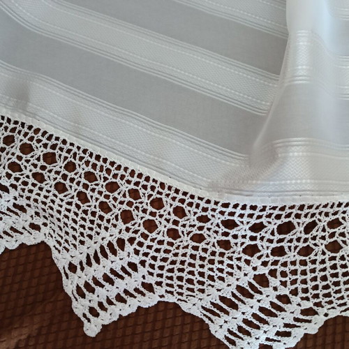 Tsevres with handmade lace like new, 1.30x0.50 m