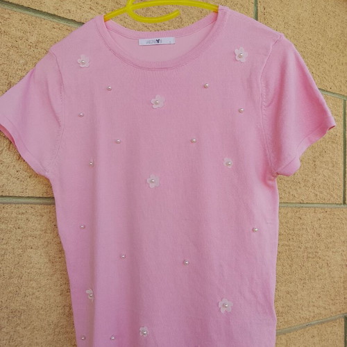 Pink short sleeve top with pearls, size S