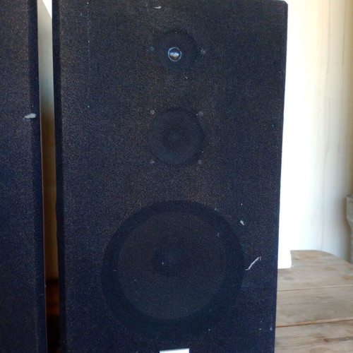 Floor-standing speakers used with wooden frame