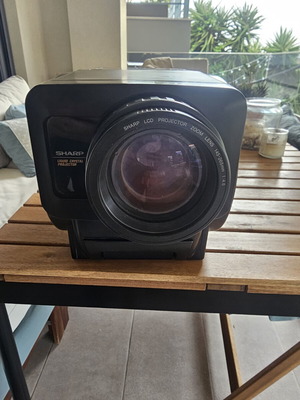 Sharp XV-100ZM LCD Projector like new, vintage zoom lens, video inputs