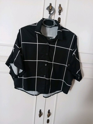 Shein shirt size M black and white like new