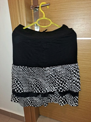Skirt with ruffles like new, black and white polka dot, size S