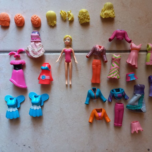 Vintage Polly Pocket set like new with clothes and accessories