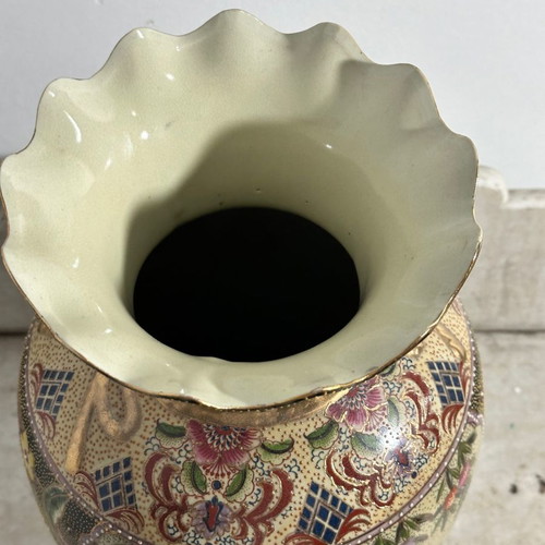 Old porcelain Chinese vase used, dimensions 46x25 cm