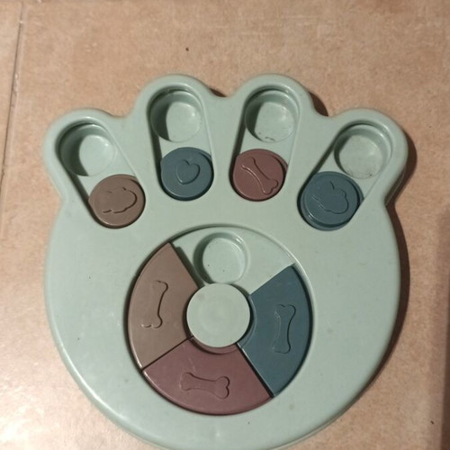 Reward and slow feeding toy for cats and small dogs like new