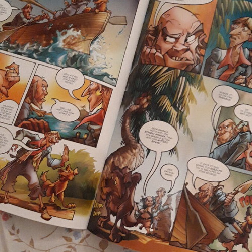 Disney Pirates of the Caribbean Collectible Magazine new