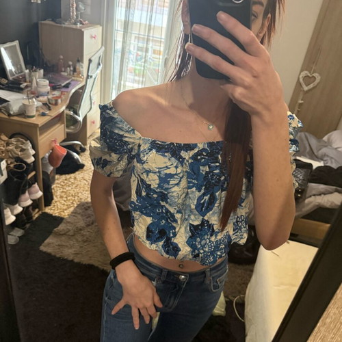 Floral crop top H&M like new, off shoulders, size S, blue and white