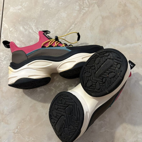 Kendall + Kylie Chunky Sneakers like new, multicolor, size 38