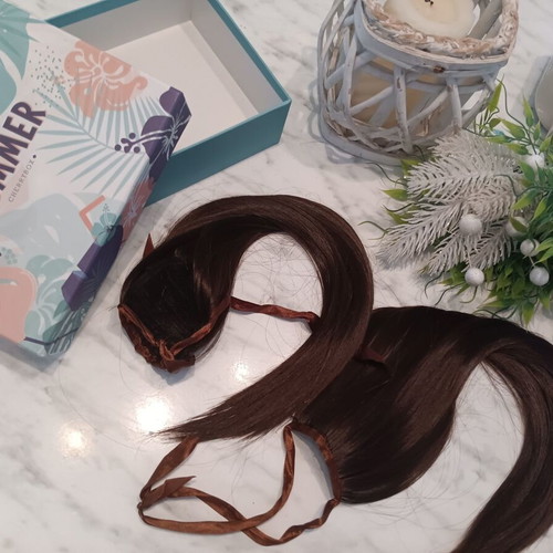 Hair tresses brown like new, set of 2 with case