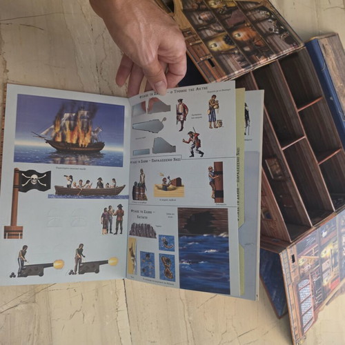 D Pirate Ship with book used, very good condition