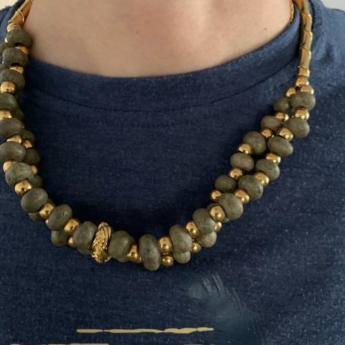 Necklace with khaki stone and gold used