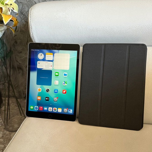 Apple iPad 10.2" 8th Gen 128GB Wifi σαν καινούργιο με θήκη