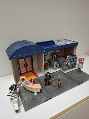 Playmobil City Action Police Station Case like new