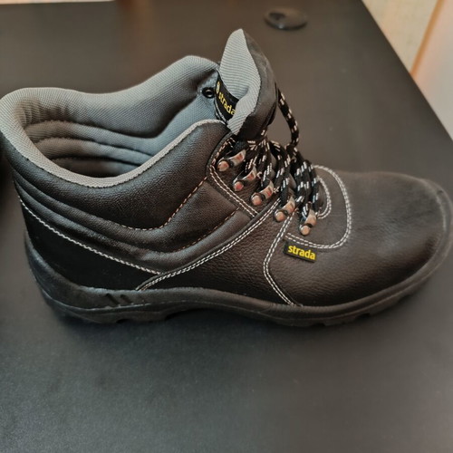 Strada work boot new, size 44, black