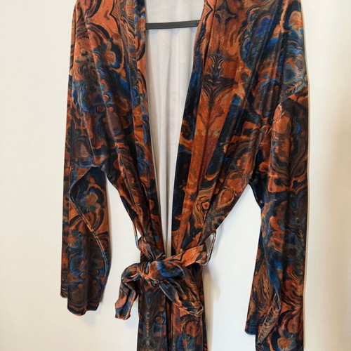 Velvet set like new with one size kimono and small pants