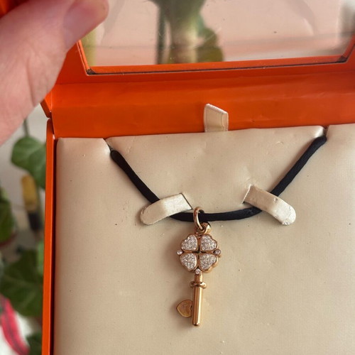 Folli Follie Heart 4 Heart Necklace Four-Leaf Heart Key like new, gold tone