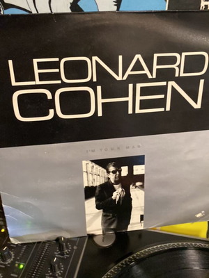 Leonard Cohen vinyl record used, good cover and very good disc condition