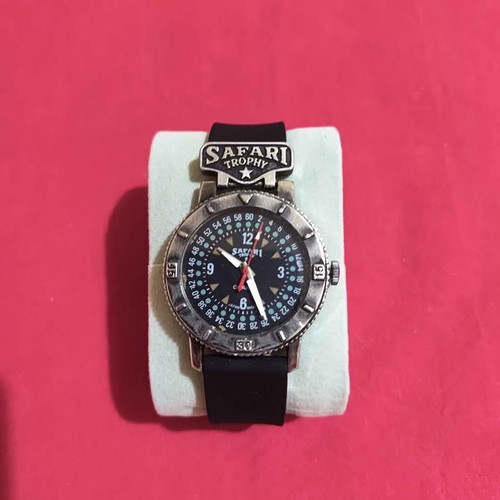 Safari Trophy wristwatch like new, vintage style