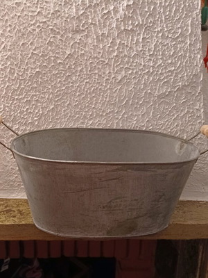 Tin decorative item like new