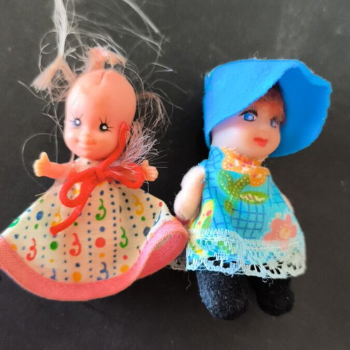 Filenaditses dolls AS, one without hat