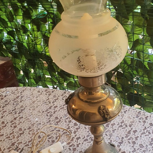 Lamp like new with glass shade, height 45 cm