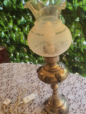 Lamp like new with glass shade, height 45 cm
