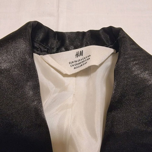 Children's suit H&M size 5-6 beige and black like new